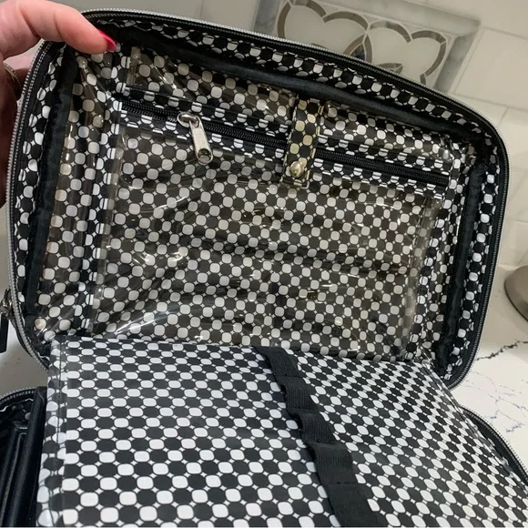 Make-up case. Black. Fabric exterior with solid insert. - Picture 7 of 11